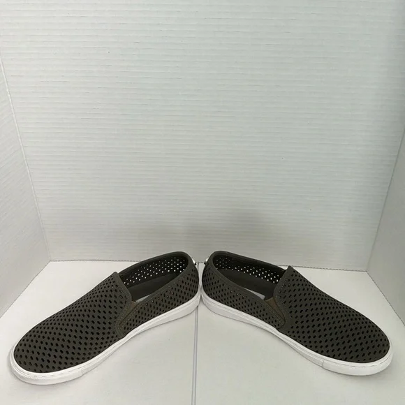 Steve Madden Women’s Wake slip on sneaker. Size 7M Olive Green color. - Picture 4 of 9